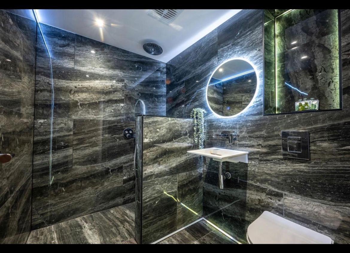 Royal Mile Apartment 2Bedroom Единбург Екстер'єр фото